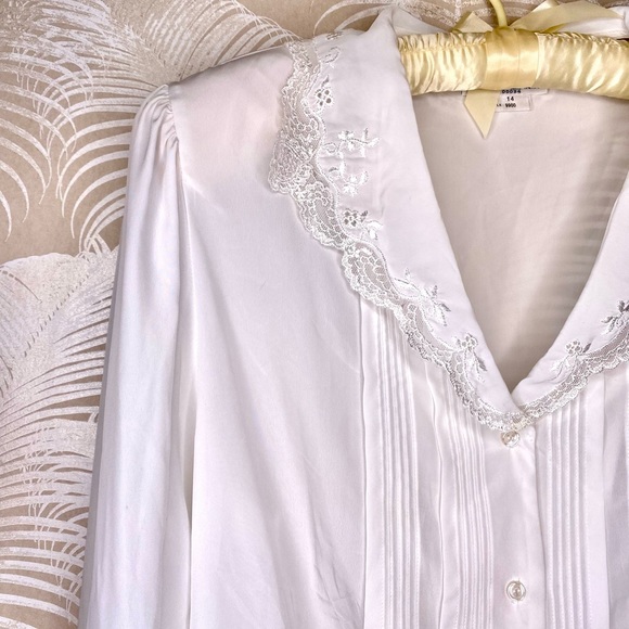 Vintage Chantilly Creme Blouse - Picture 4 of 8